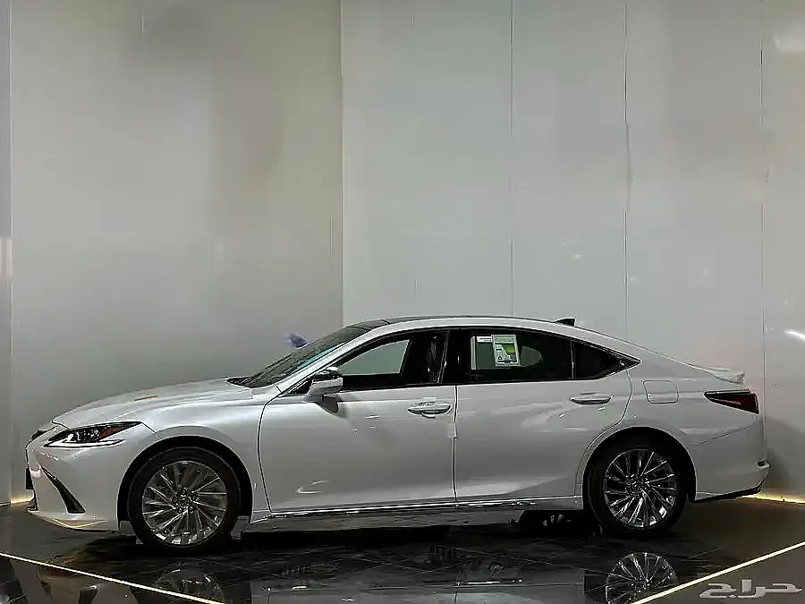 لكزس ES 350 CC موديل 2025 - صورة 4
